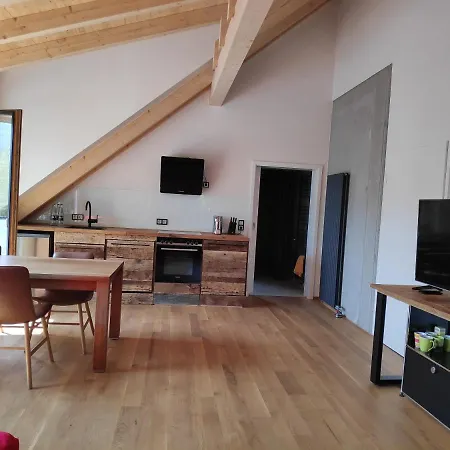 Διαμέρισμα Und In Reutlingen-goenningen